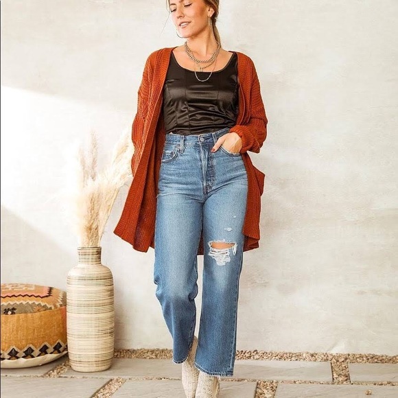 NWT Levi’s premium ribcage straight ankle distressed med wash 28” - Picture 12 of 16